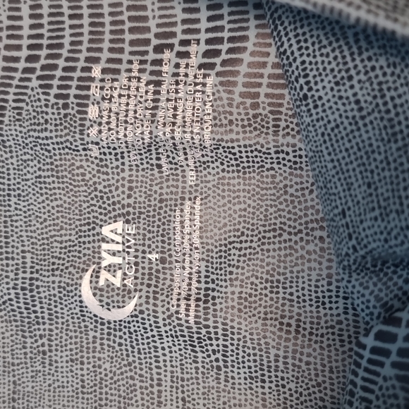 Zyia Supreme Caymen Legging - Picture 4 of 5